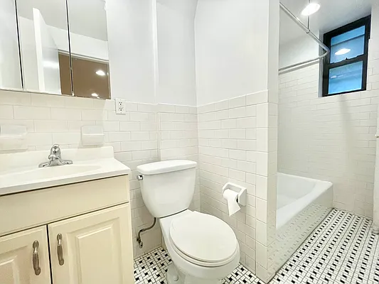 Rented by HOLTON REAL ESTATE INC. | media 10