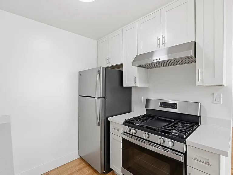 345 Oak St #4 — Photo 4