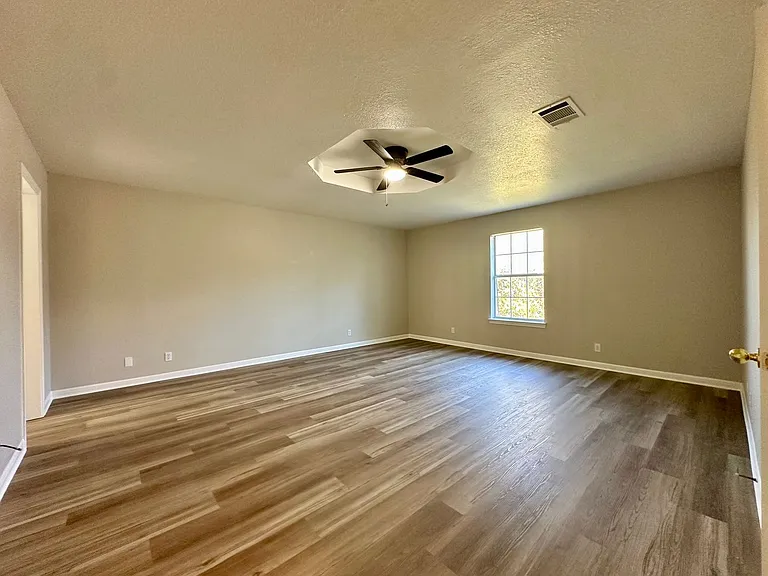 1231 Wood Ave — Photo 8
