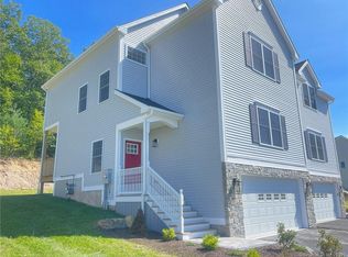 31 Woodside Lofton Dr, Tolland, CT 06084