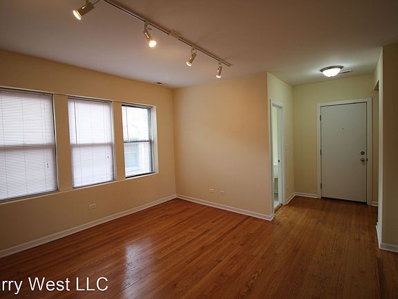 4th image of 4751 N Troy St APT 3E