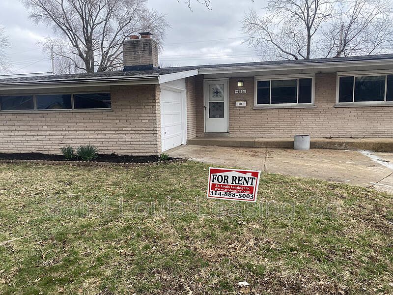 1st image of 815 Gonzaga Ln