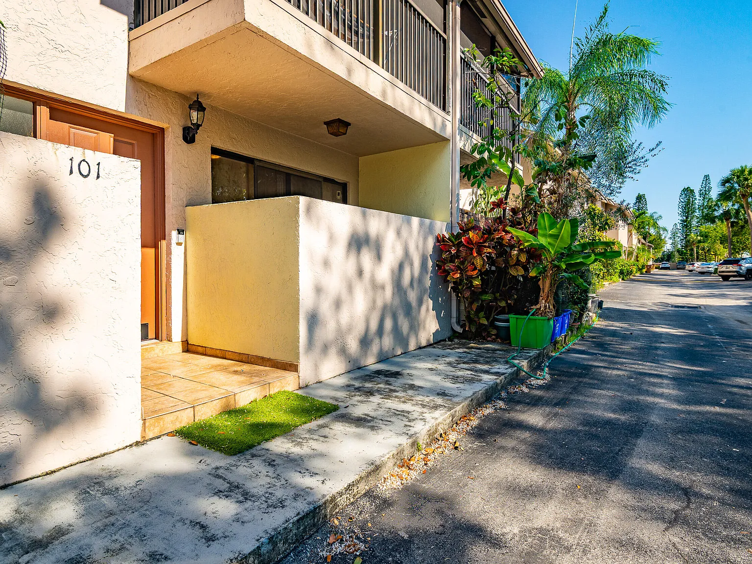2 bed, 2.5 bath, 1150 sqft, $2,700 — Photo 3