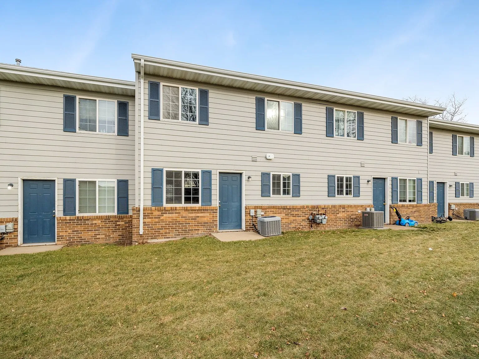 Eastpointe Townhomes — Photo 3