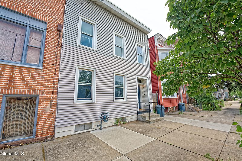 2nd image of 391 Washington Avenue
