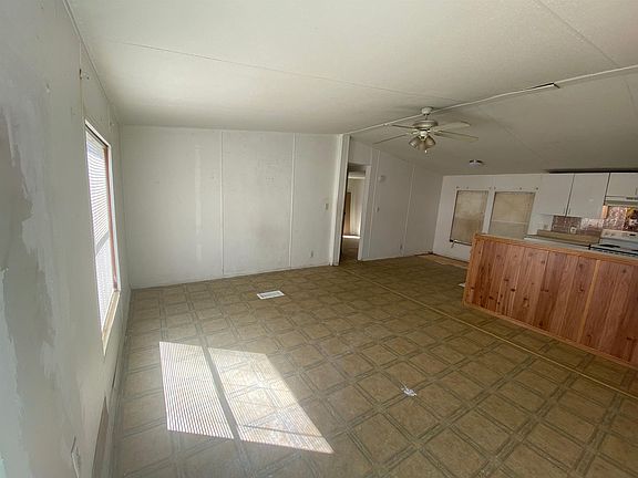 3rd image of 103 Hurst St