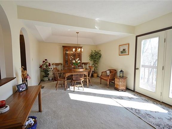 4th image of 619 Sunset Cir