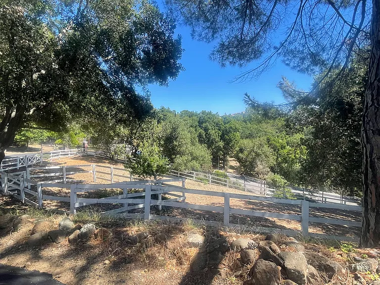 22505 Rolling Hills Rd — Photo 37