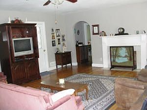 5th image of 362 W South St