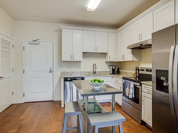 3rd image of 1319 W Main St #203