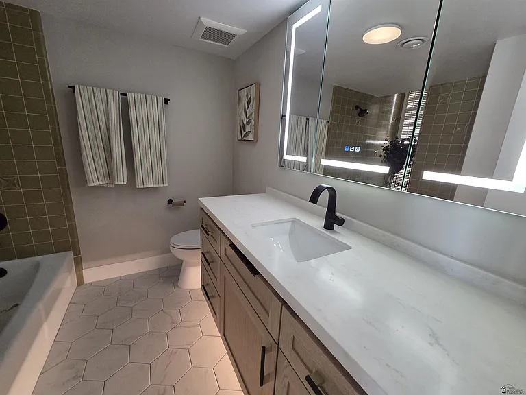 1440 E Laguna Pl — Photo 11