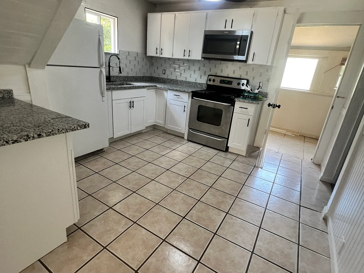604 Hart St — Photo 3