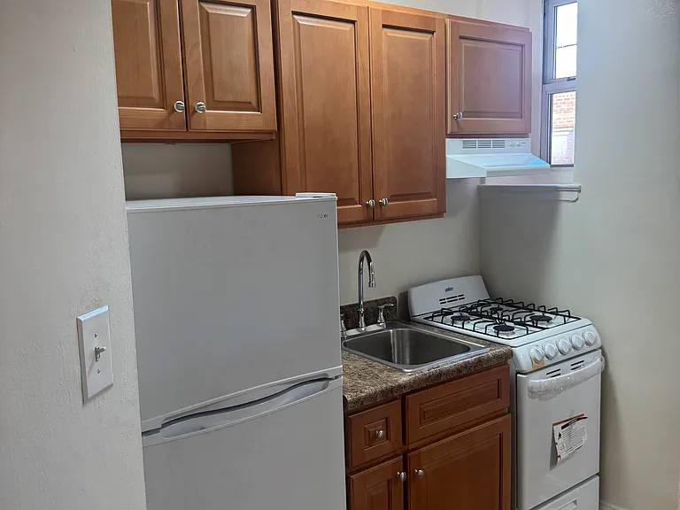 2058 Cropsey Ave #6C — Photo 2