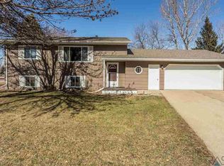 5200 S Landsdown Dr, Sioux Falls, SD 57106