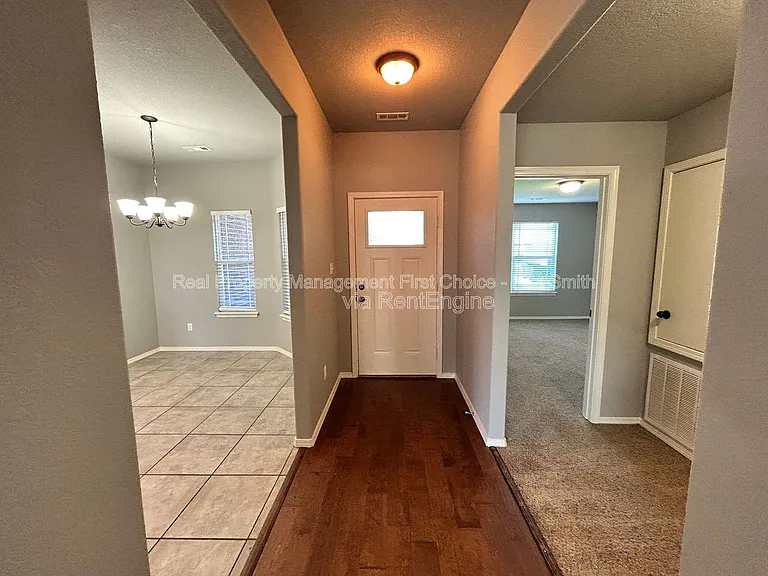 423 Ridge Point Dr — Photo 3
