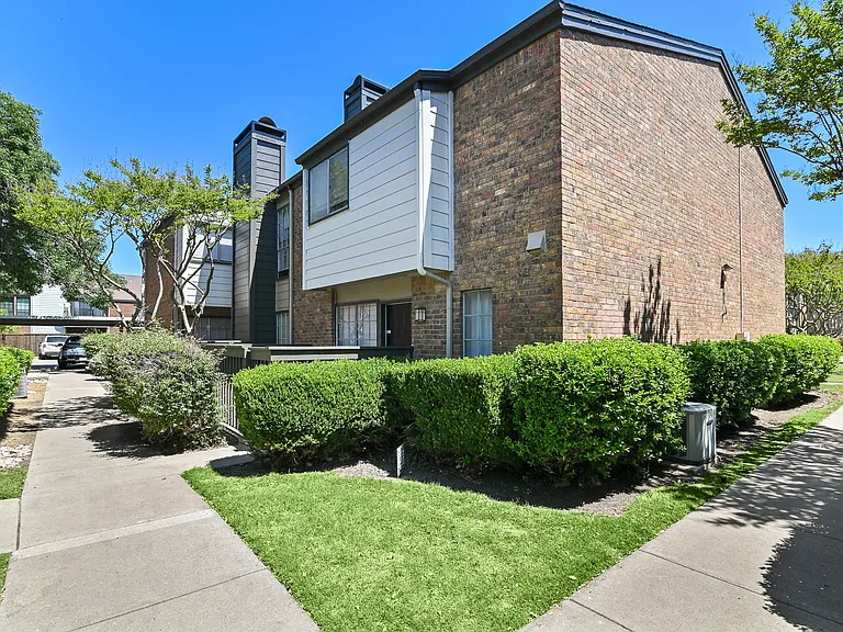 Davenport Apartments — Photo 16