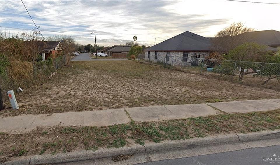 2nd image of 3201 Savannah Ave