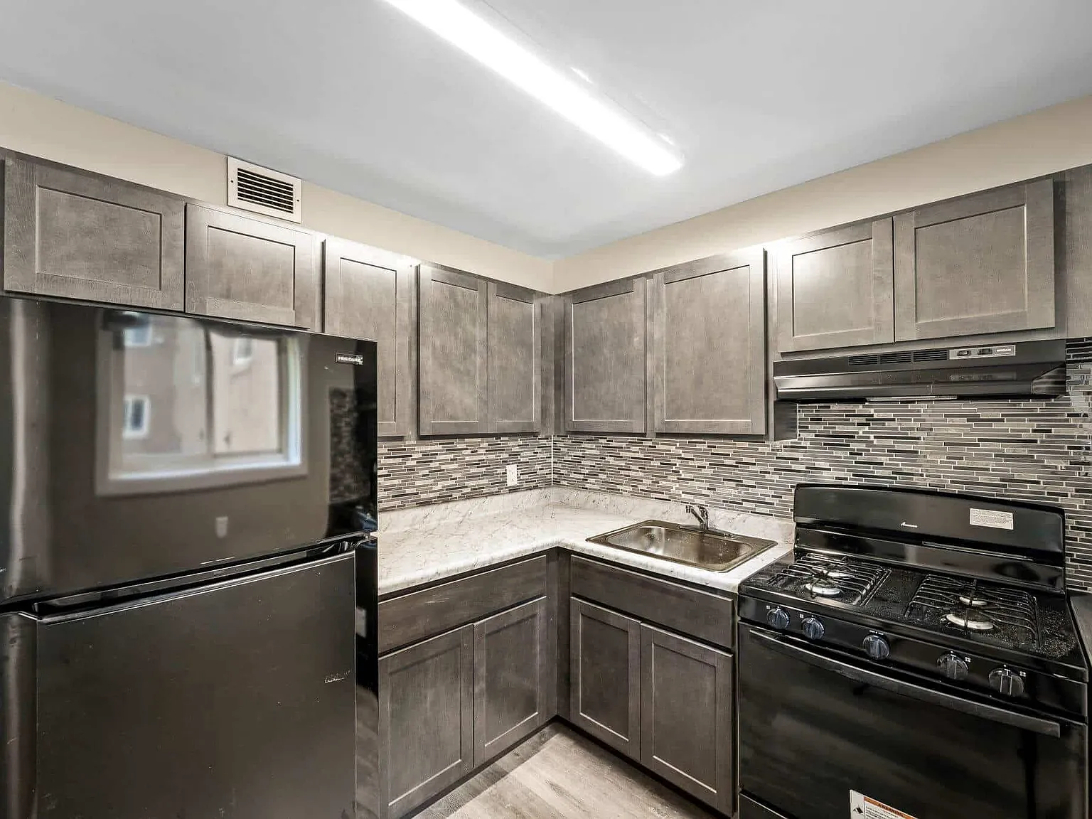 Dover Estates Apartments — Photo 3