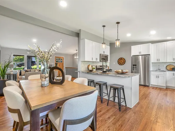 140 Meadowlark Dr, Saint Louis, MO 63146