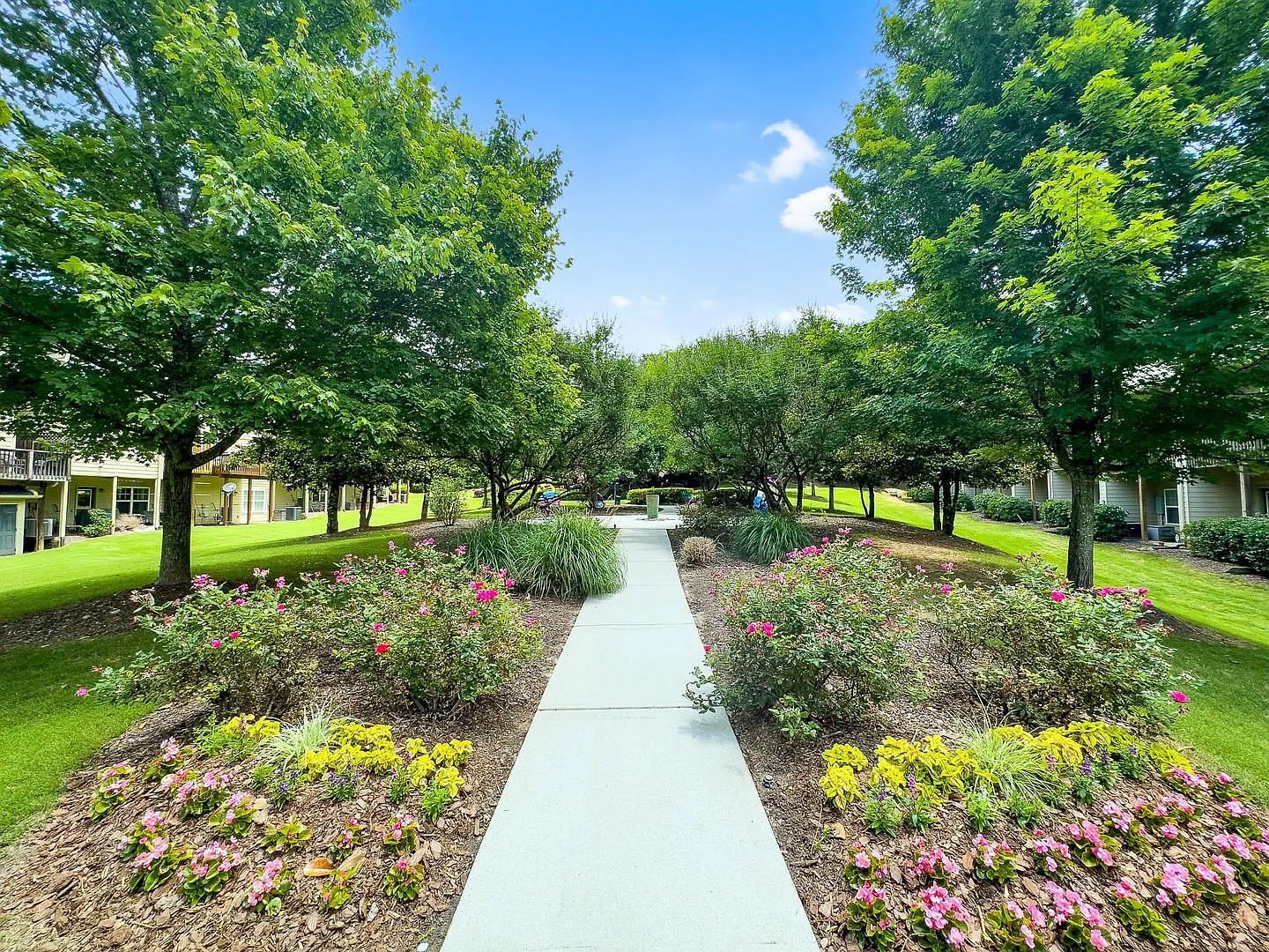 3 bedroom 3 bath Townhouse in Cobblestone at Brookhaven gated swim community — Photo 3
