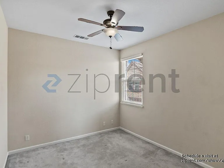 1076 Sapphire Ter — Photo 28