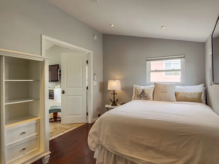 2715 Strandway — Photo 11