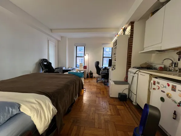 49 West 72nd Street image 1 of 5