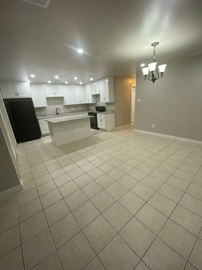 3 bed, 2.0 bath, 1354 sqft, $1,700 — Photo 3