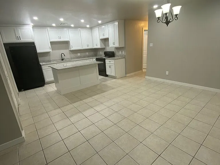 518 Peterson Dr — Photo 3