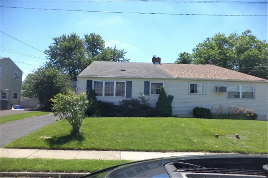 441 Cedar St photo 1