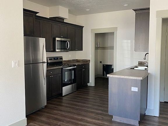 4th image of 441-443 NW Hillcrest Dr #441