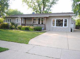 422 Bernard Dr, Buffalo Grove, IL 60089