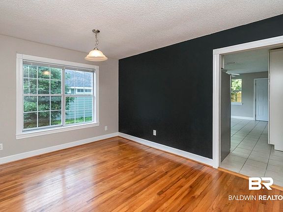 4th image of 55 Bishop Ln S