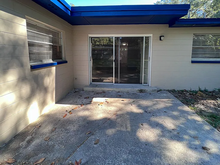 2110 NW 54th Ter — Photo 34