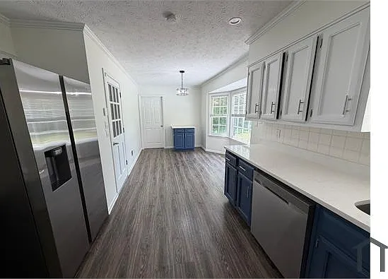 2203 Meadow Dr — Photo 9