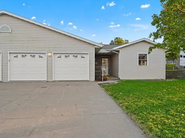 610 E Main St, Epworth, IA 52045
