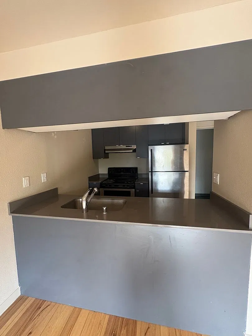 844 Bg Handel Apts — Photo 2