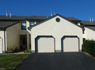 326 Larch Ct #326, Flemington, NJ 08822