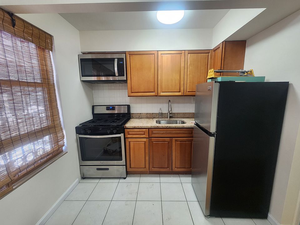 1st image of 112 Leonard St #1