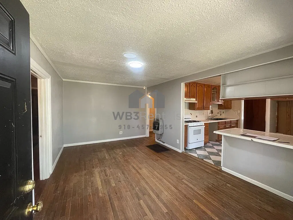 3 bed, 1.5 bath, 1189 sqft, $850 — Photo 2