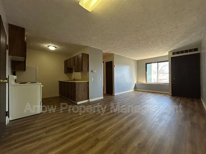 130 S 5th St #201
