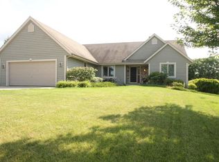 1118 Riverwalk Ct, Pewaukee, WI 53072