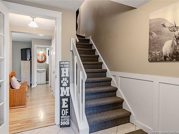 5th image of 33 Hillsview Cres