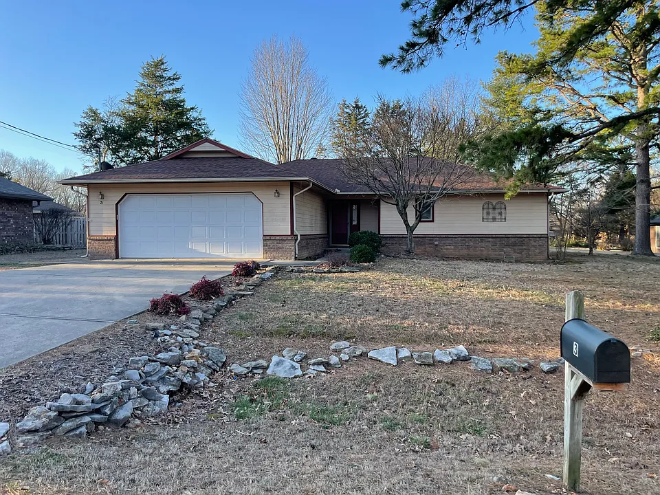3 Westbury Dr