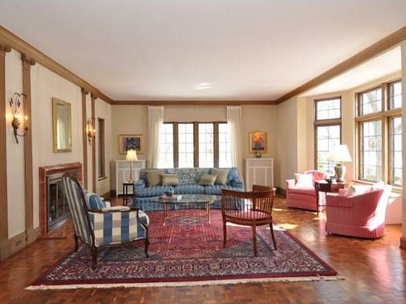 3rd image of 3033 N Lake Dr