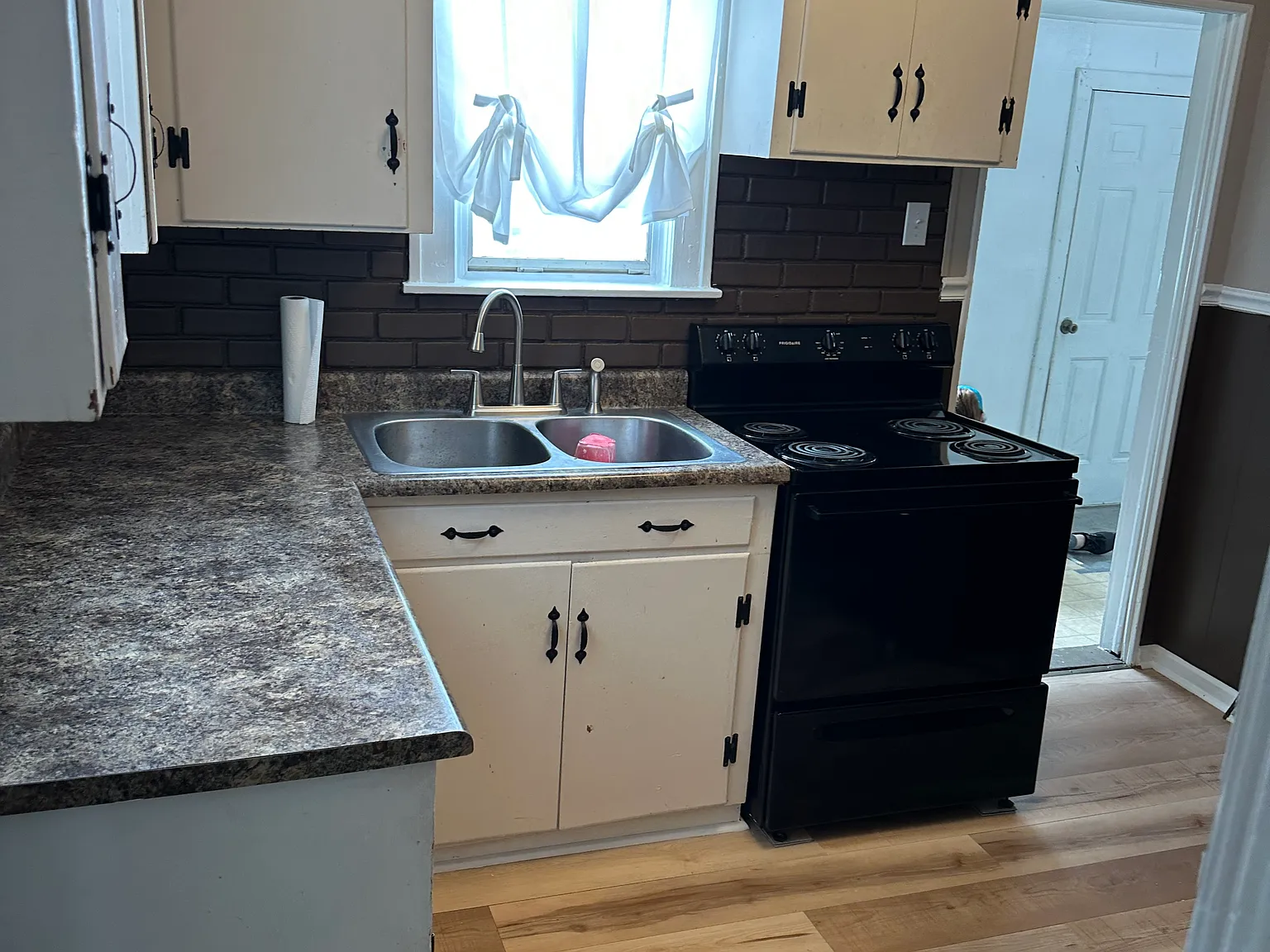3 bed, 1214 sqft, $1,100 — Photo 2