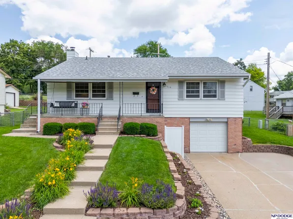 7219 Park Crest Dr, La Vista, NE 68128