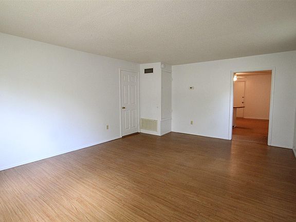 4th image of 610 Herschel St #B