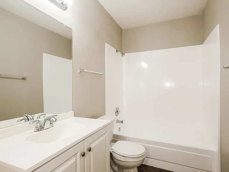 6529 N 74th Dr — Photo 14