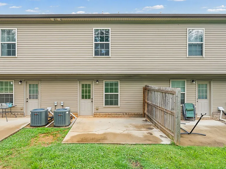 148 Center Pointe Dr — Photo 27